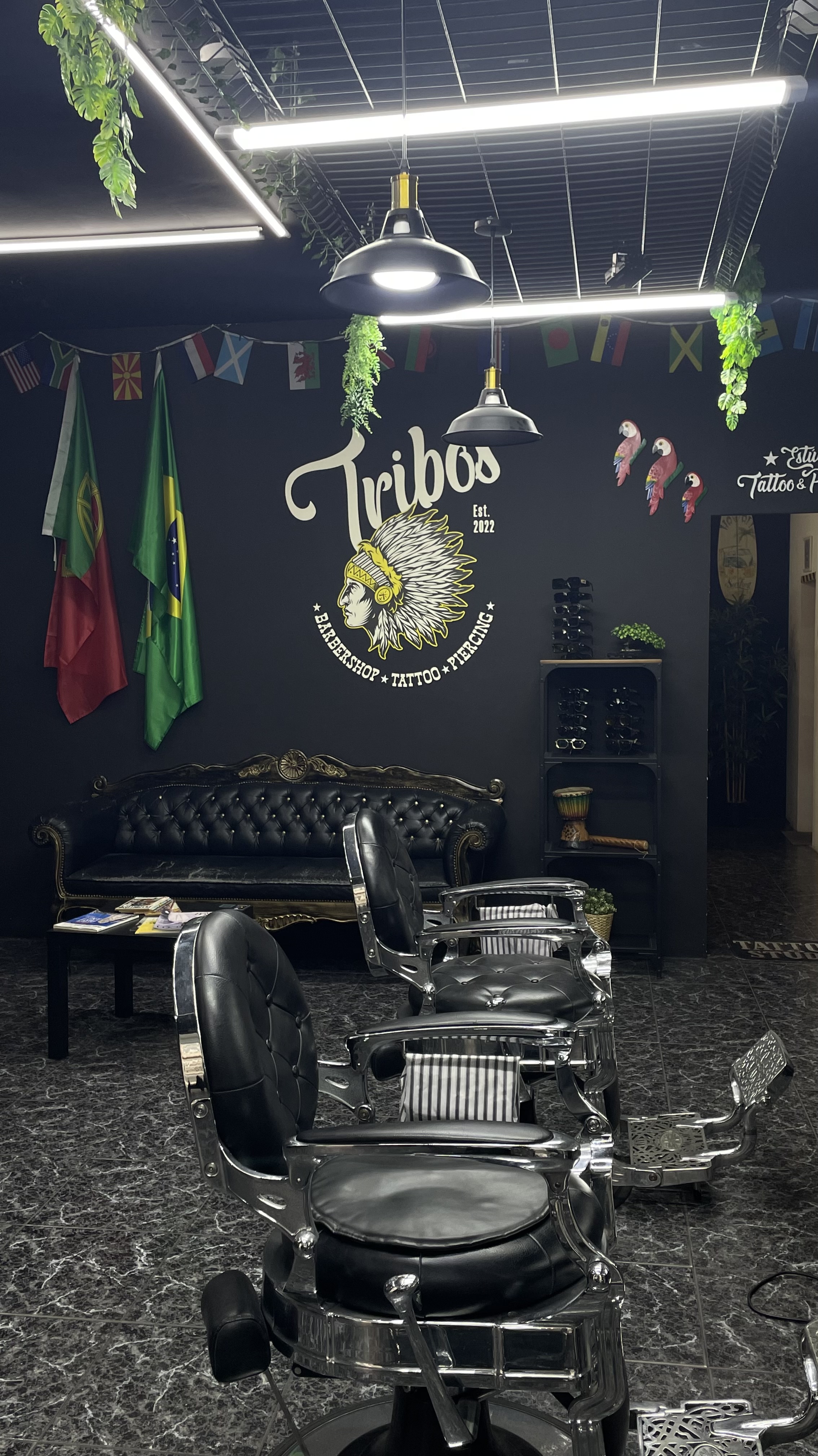 Interior da Tribos Barbershop